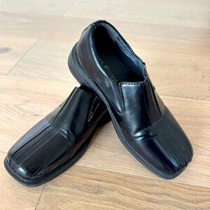 Boys Black Dress Shoes // Size 2.5 Deer Stags Motivation